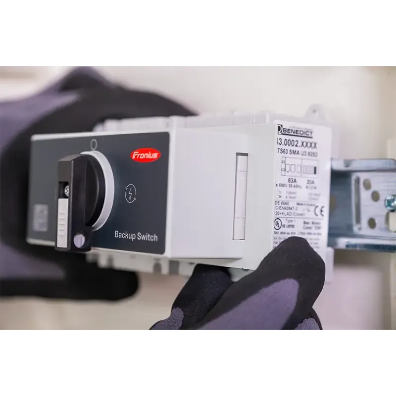 Coffret backup FRONIUS Backup Switch 1PN/3PN-63A - monophasé et triphasé - 4.050.220 - 3